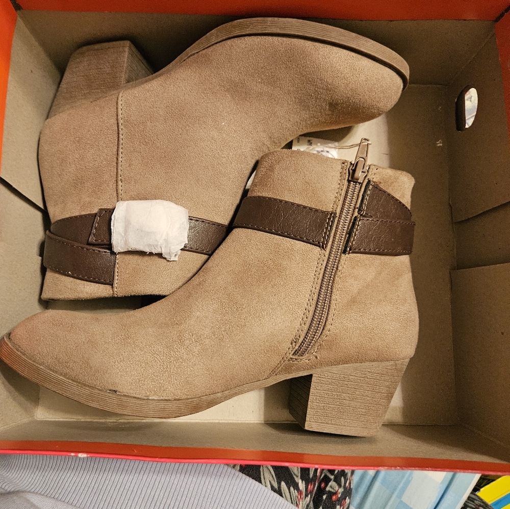 Ankle booties